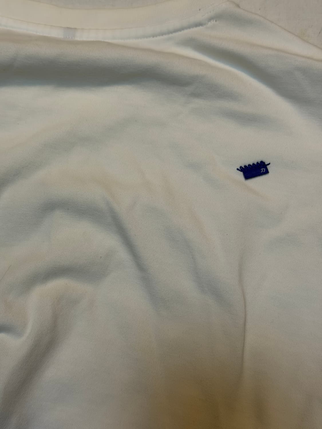 아더에러 23ss 버터플라이 자수 티셔츠 화이트 상품이미지2