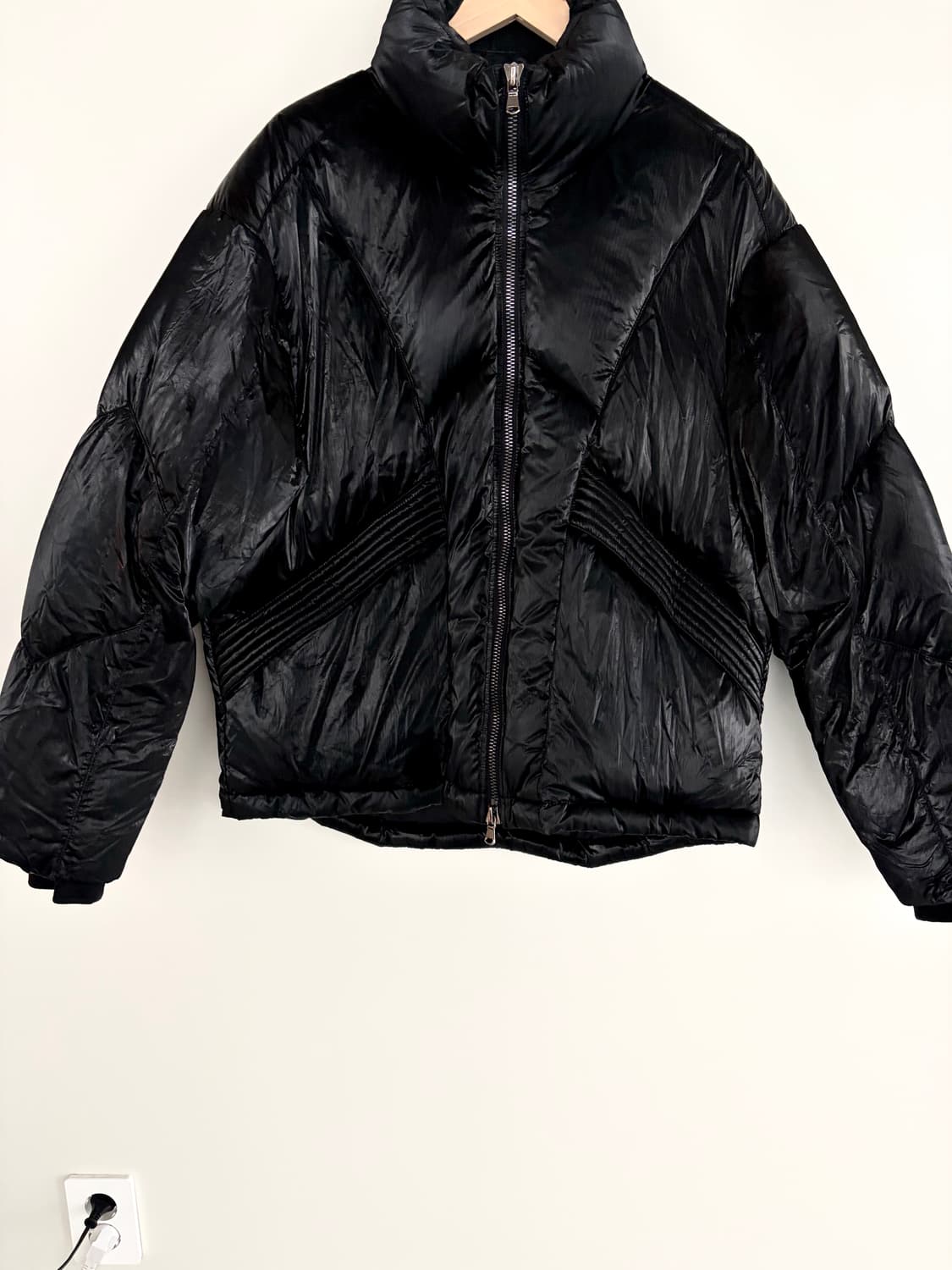 메종미네드 블랙 유광 패딩 상품이미지3