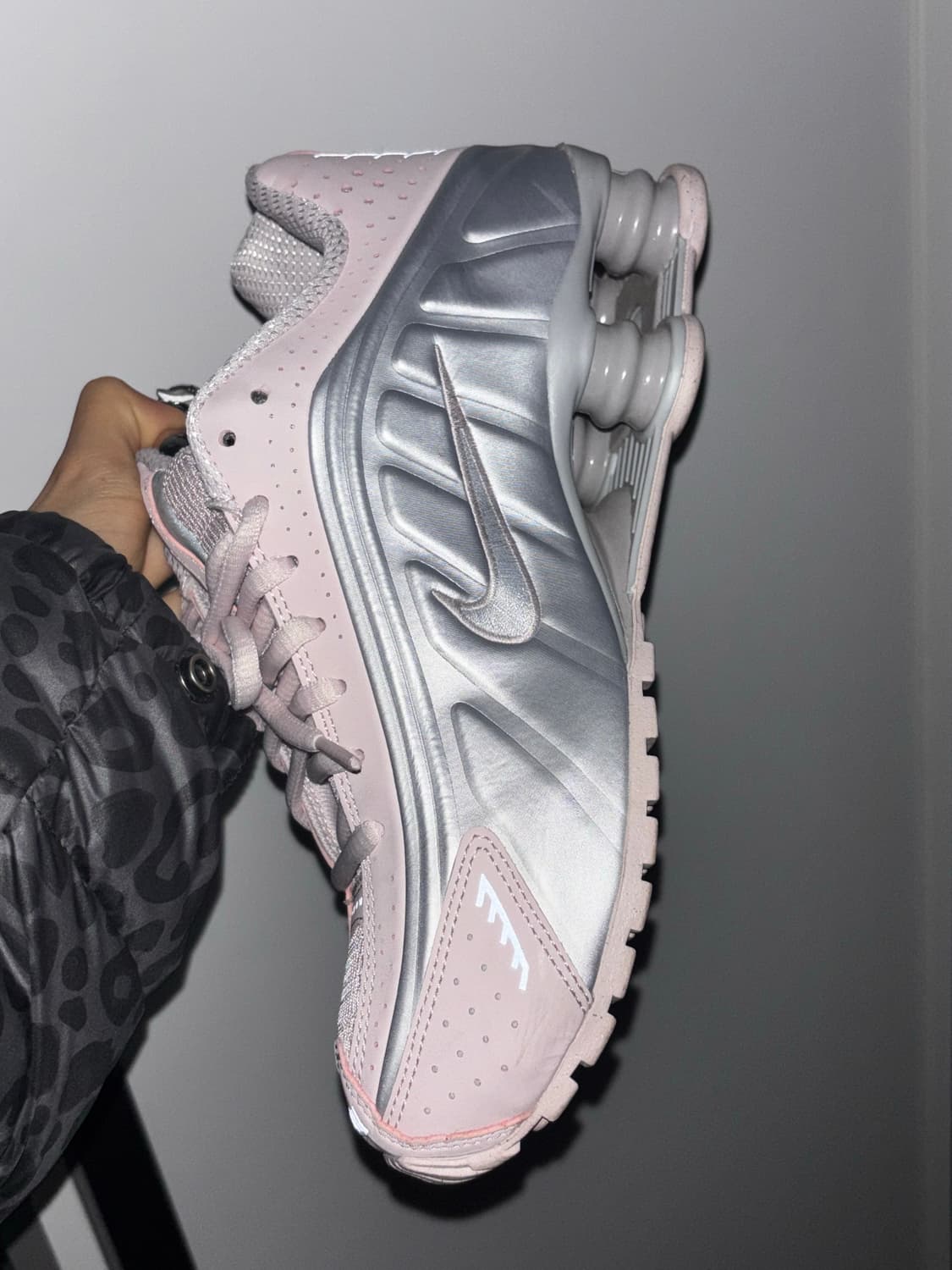 240 나이키 샥스 r4 베얼리 로즈 핑크 실버 상품이미지5
