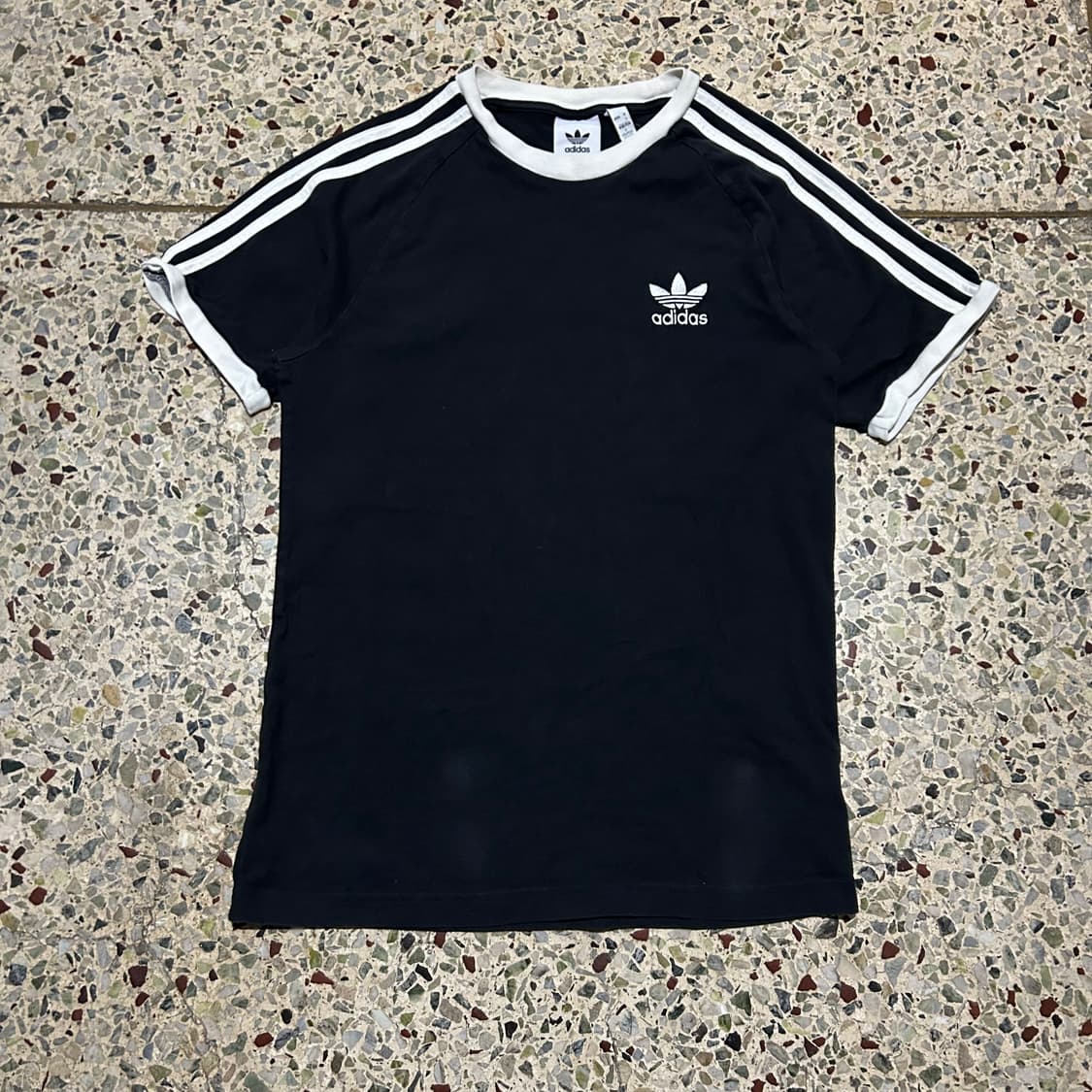 아디다스(ADIDAS)블랙 링거티 상품이미지1