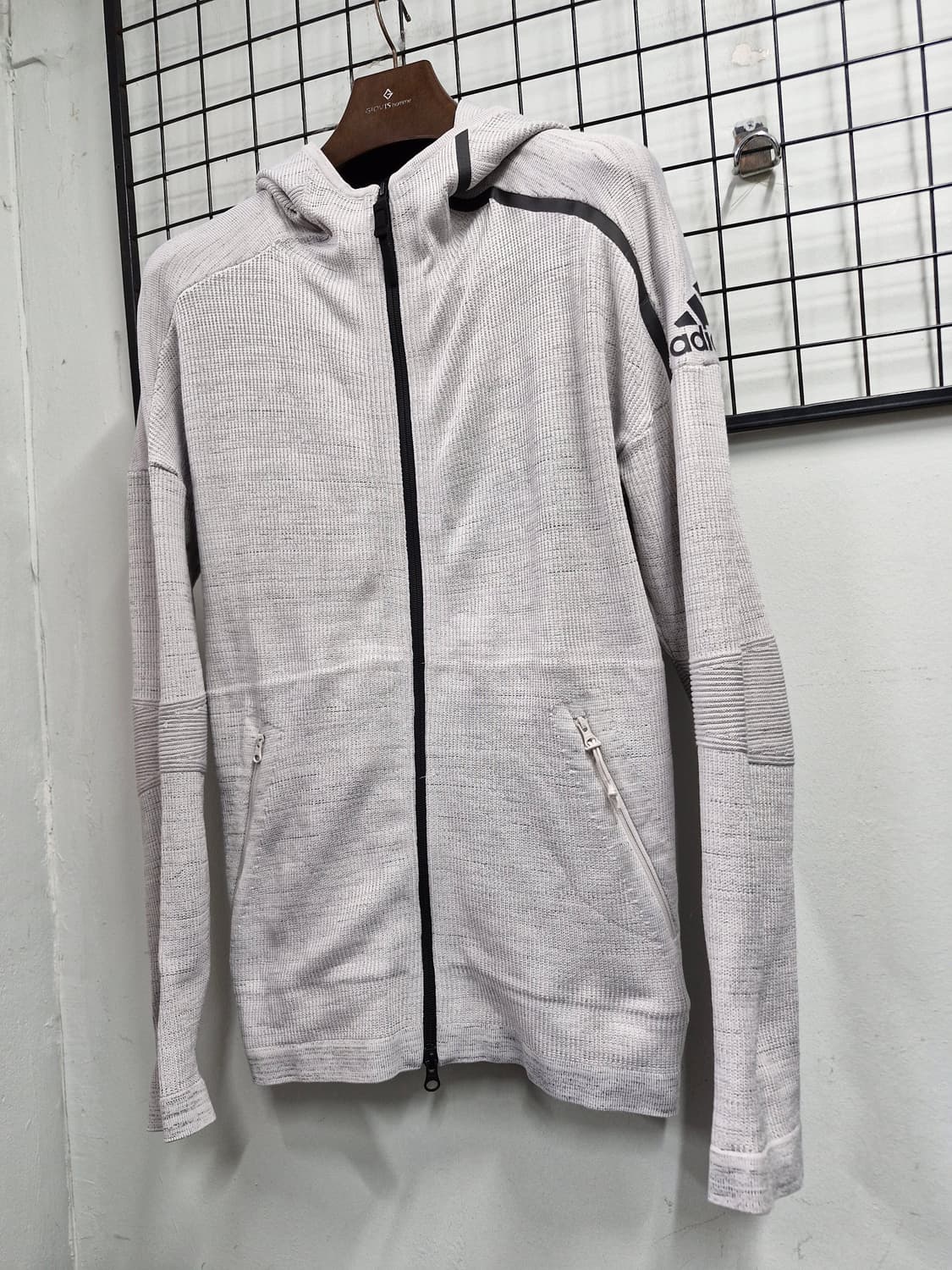 100L 아디다스 ZNE 니트 후드 집업. 상품이미지3