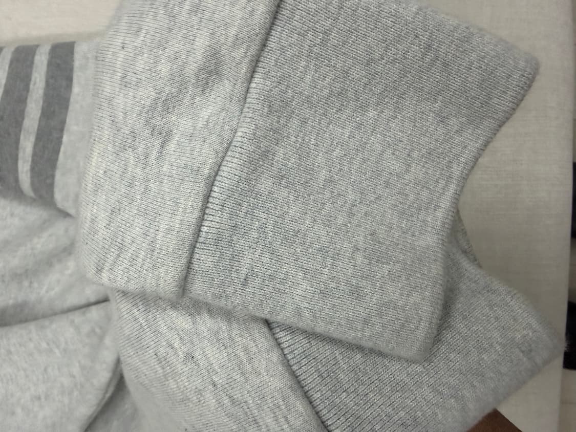 S급 톰브라운 회색 삼선 맨투맨 급처 상품이미지3