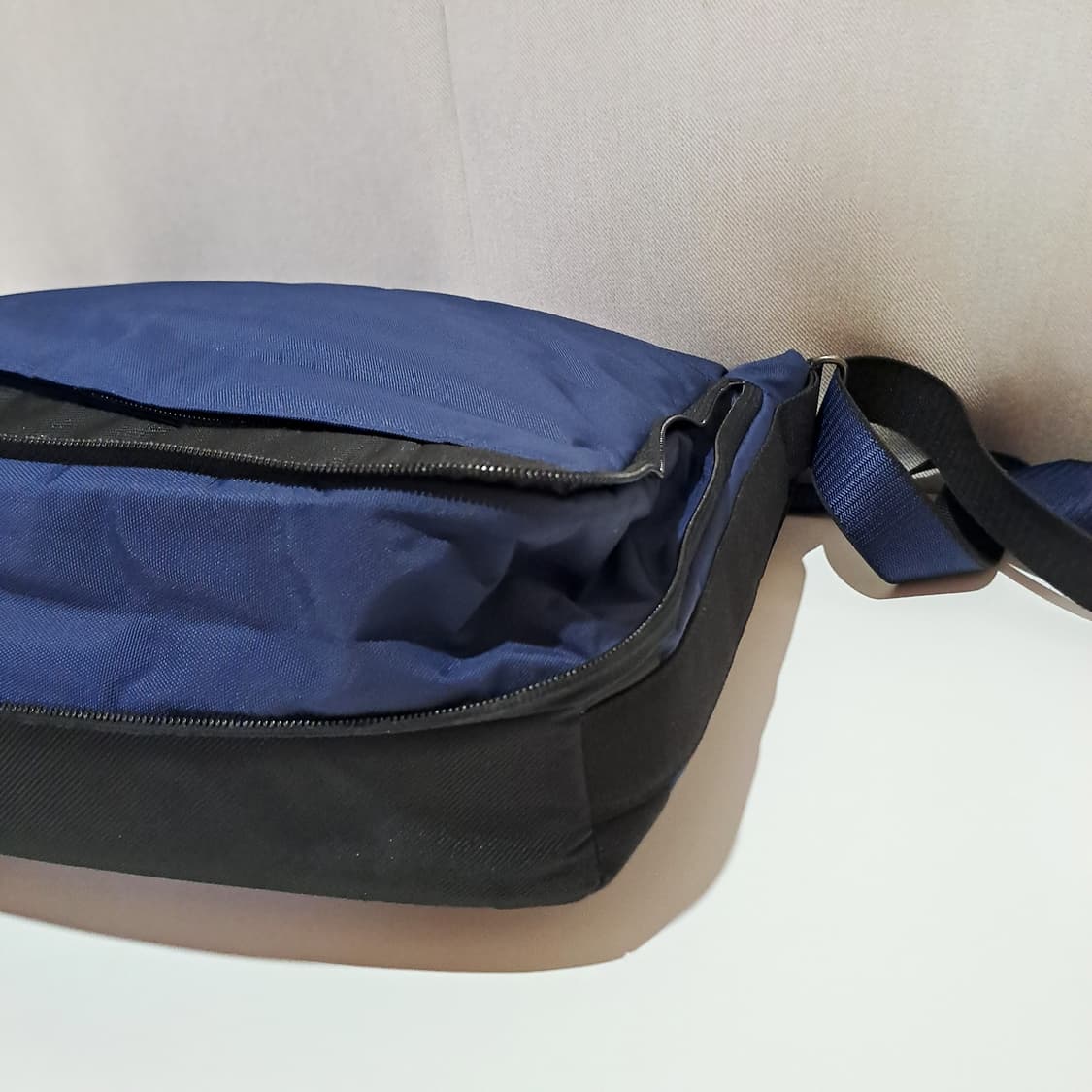 (택포) 투미 확장형 크로스백 B377 상품이미지8