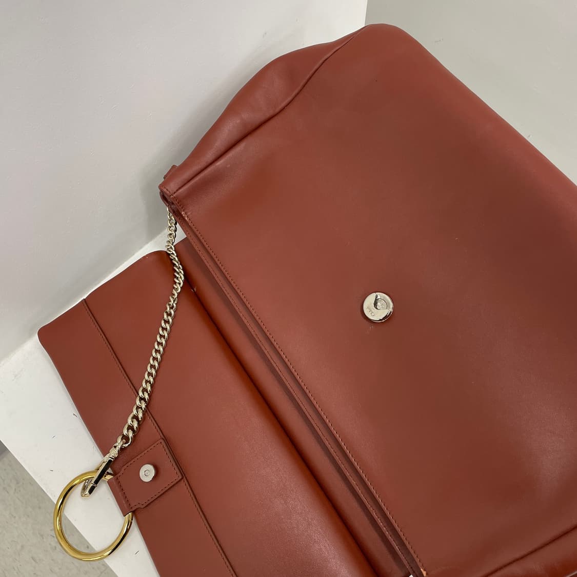 끌로에 페이 라지 브라운 레더 토트백 가방 상품이미지5