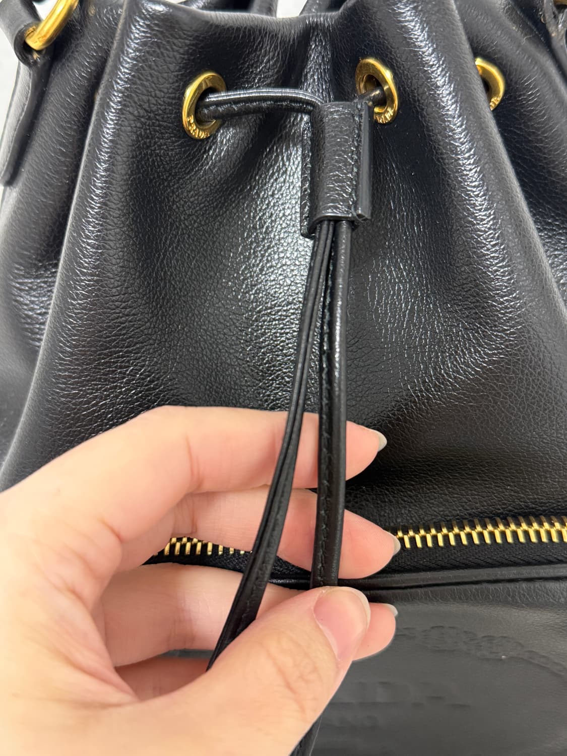 프라다 가죽 버킷 백 상품이미지3