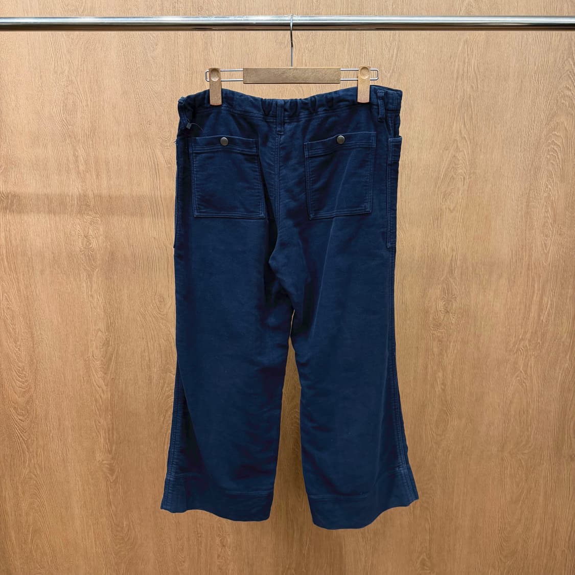 이세이미야케 플랜테이션 코튼 팬츠 빅 패치 포켓 디테일 와이드핏 네이비 상품이미지3