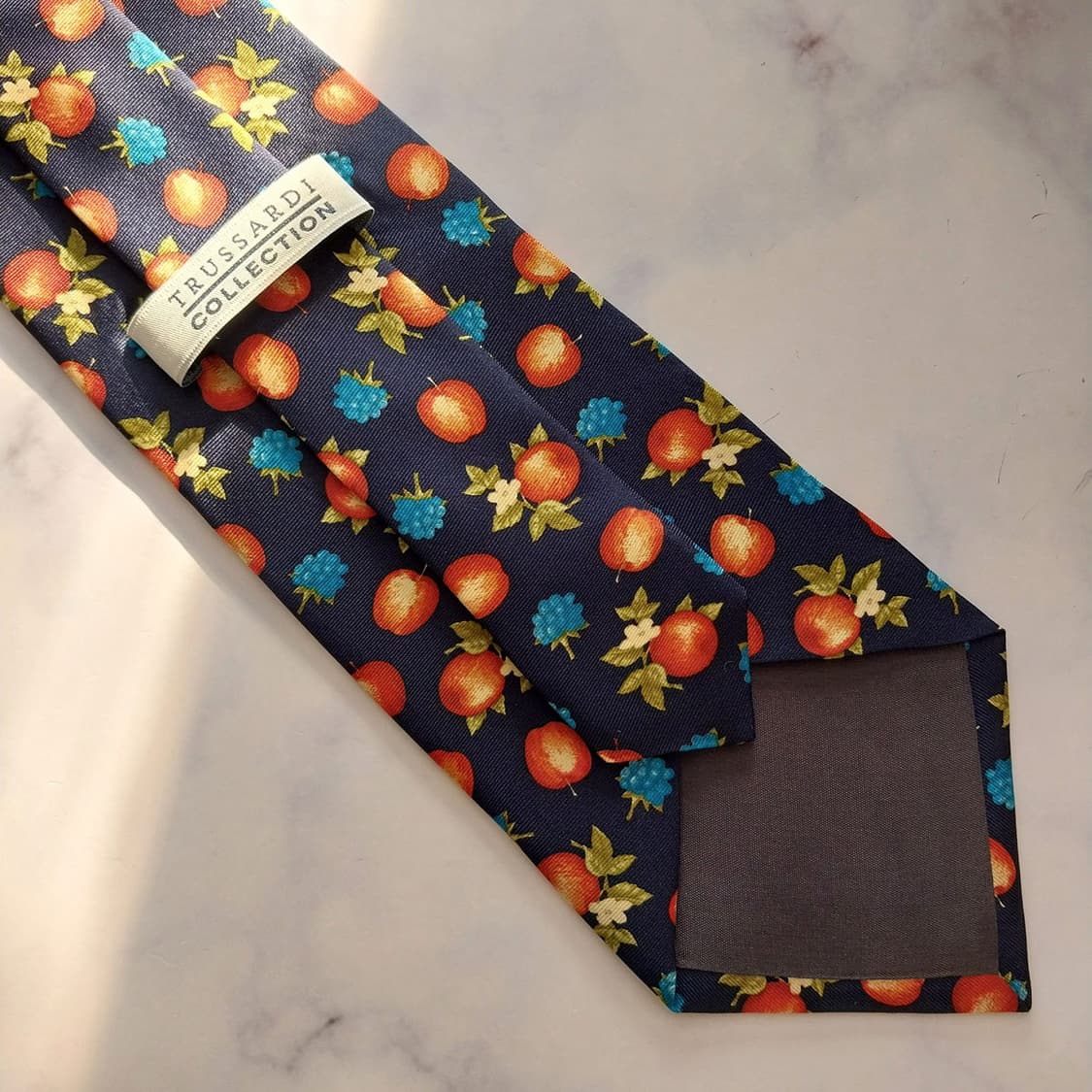 트루사르디 실크 네이비 과일 패턴 넥타이 9.5cm A+등급  K1417 상품이미지9
