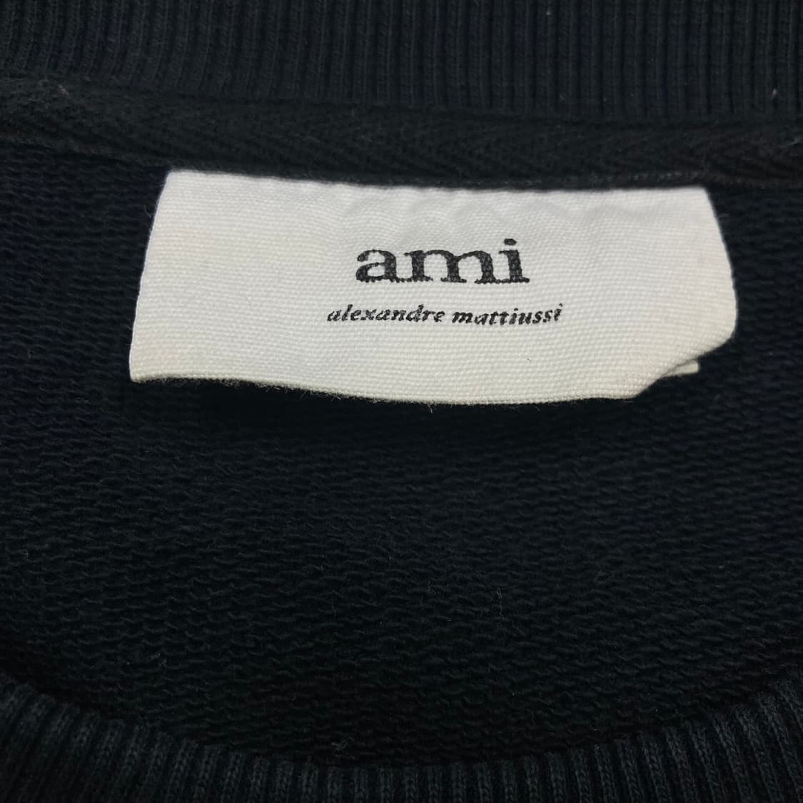 아미 블랙 컬러 스몰 하트 로고 맨투맨 상품이미지3