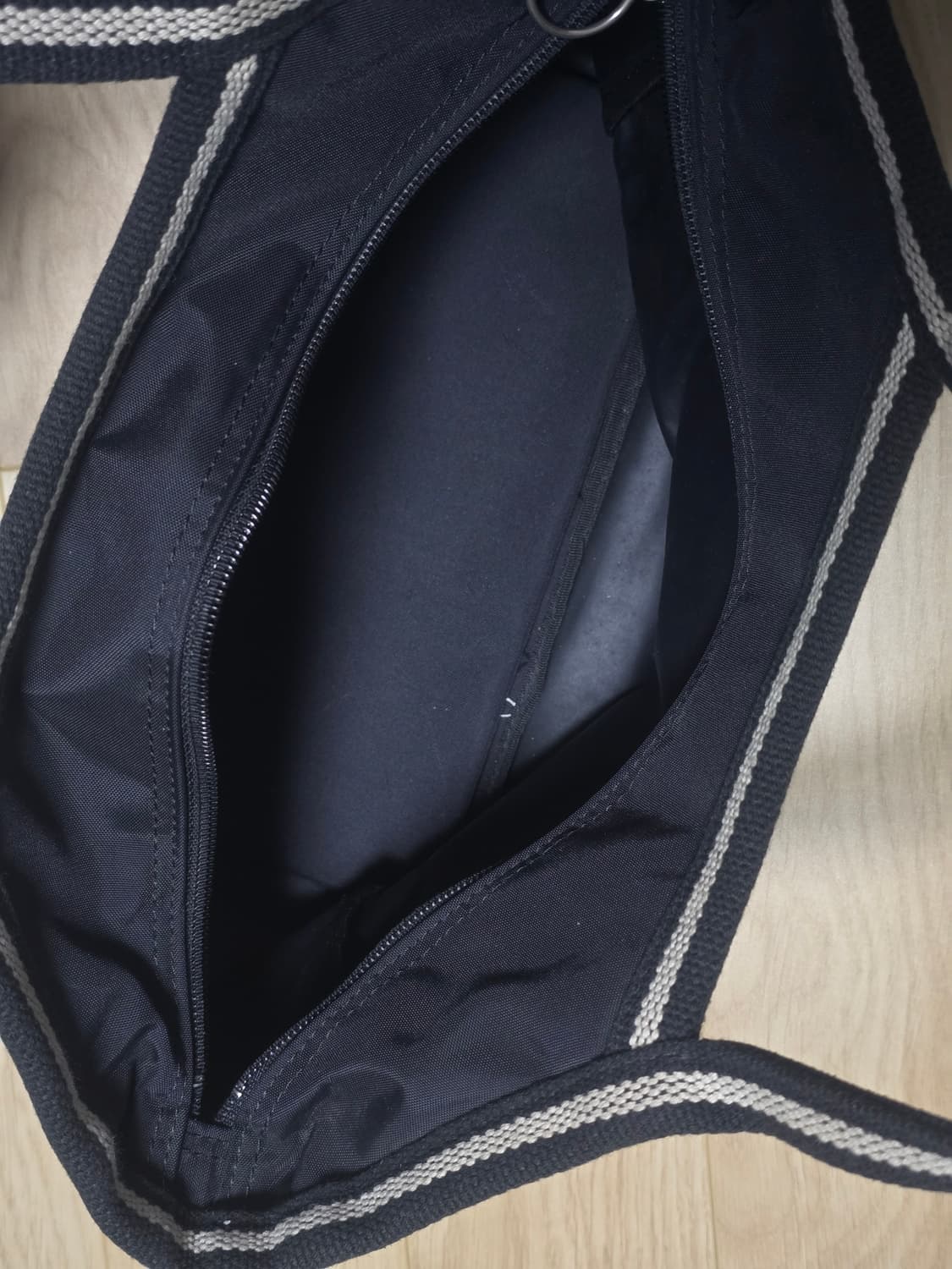 Agnes B 아네스베 블랙 나일론 토트백 상품이미지6