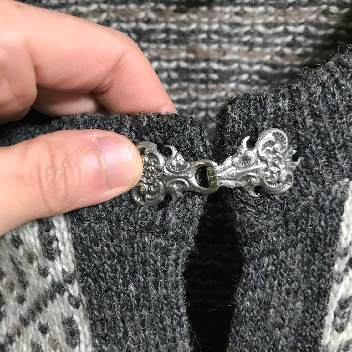 엘엘빈 90s 유니크 버클 울 가디건 상품이미지4