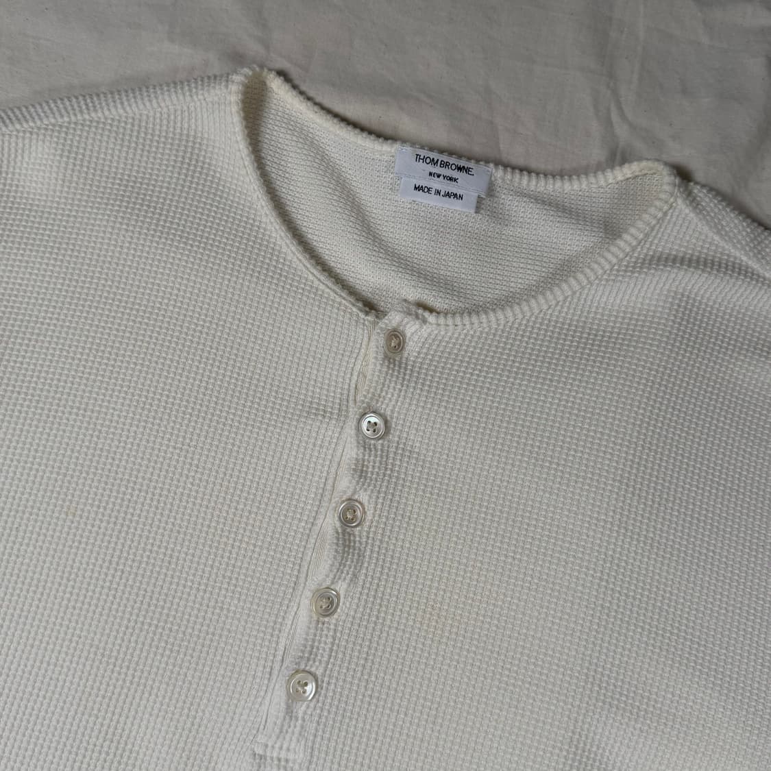 톰브라운 와플 니트 헨리넥 긴팔 상품이미지2