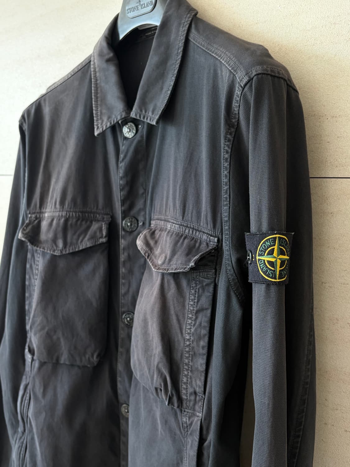 스톤아일랜드 가먼트다이드 올드이펙트 오버셔츠 상품이미지3