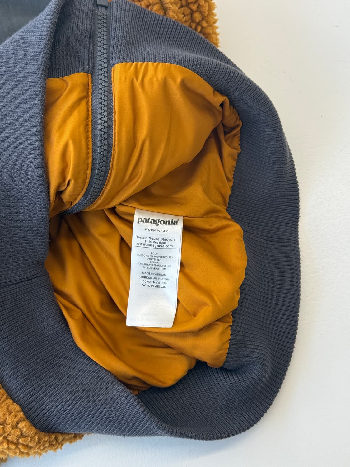 Patagonia 파타고니아 배색 쉐르파 플리스 집업 (머스타드/차콜) 상품이미지7