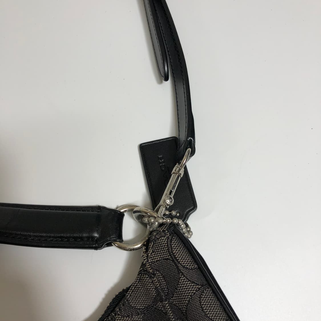 코치 시그니처 숄더백 상품이미지4