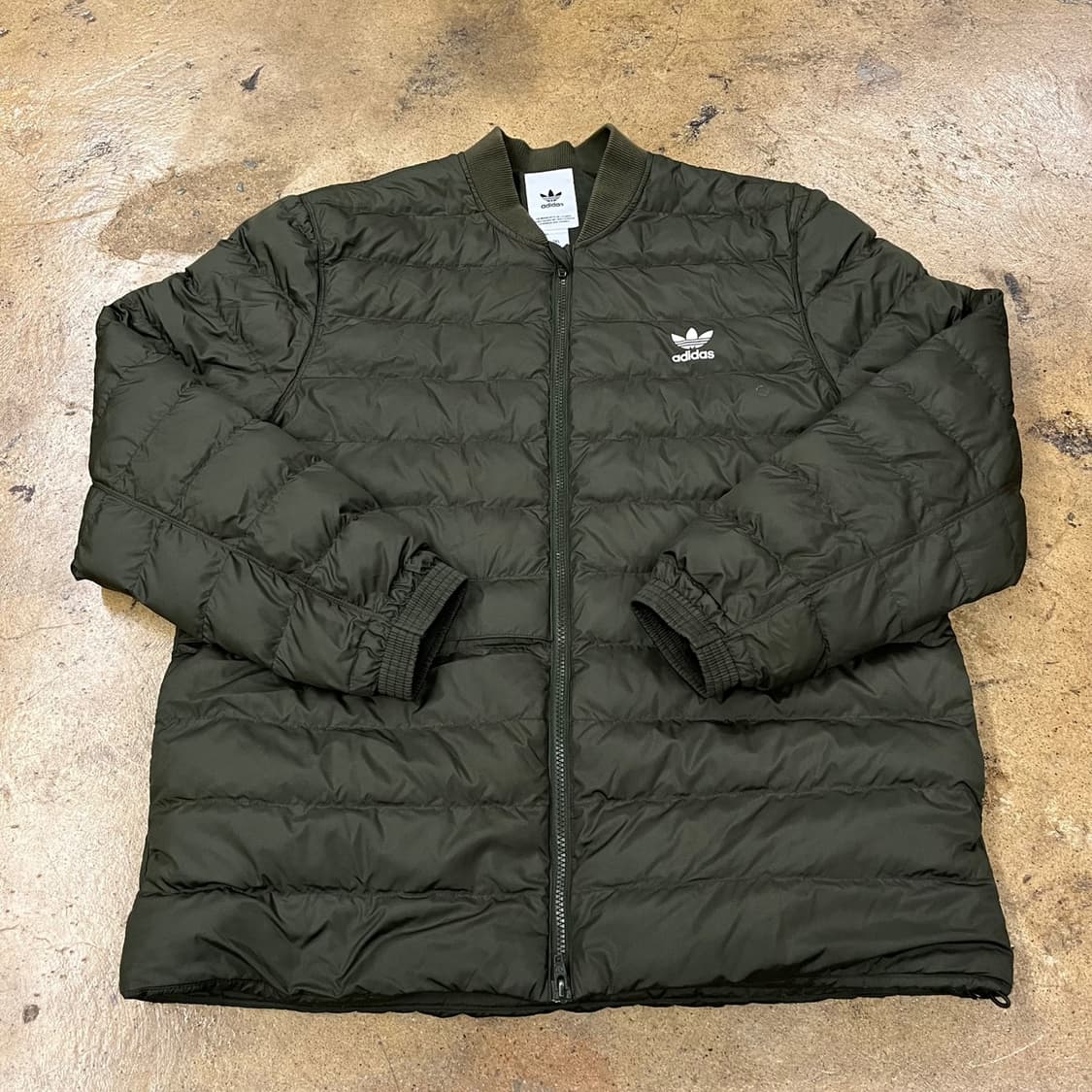 아디다스 카키 경량 패딩  상품이미지2