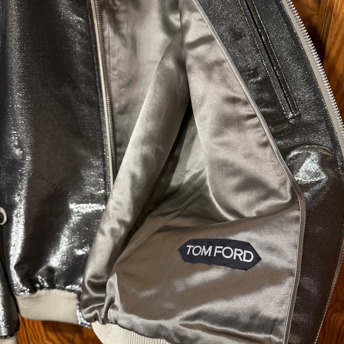 톰포드 메탈릭 봄버 자켓 판매 합니다. 상품이미지7