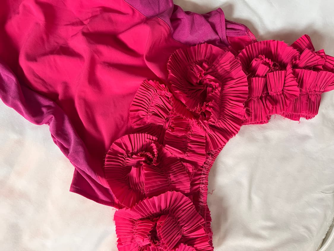 Pleats flower off-shoulder top  상품이미지4