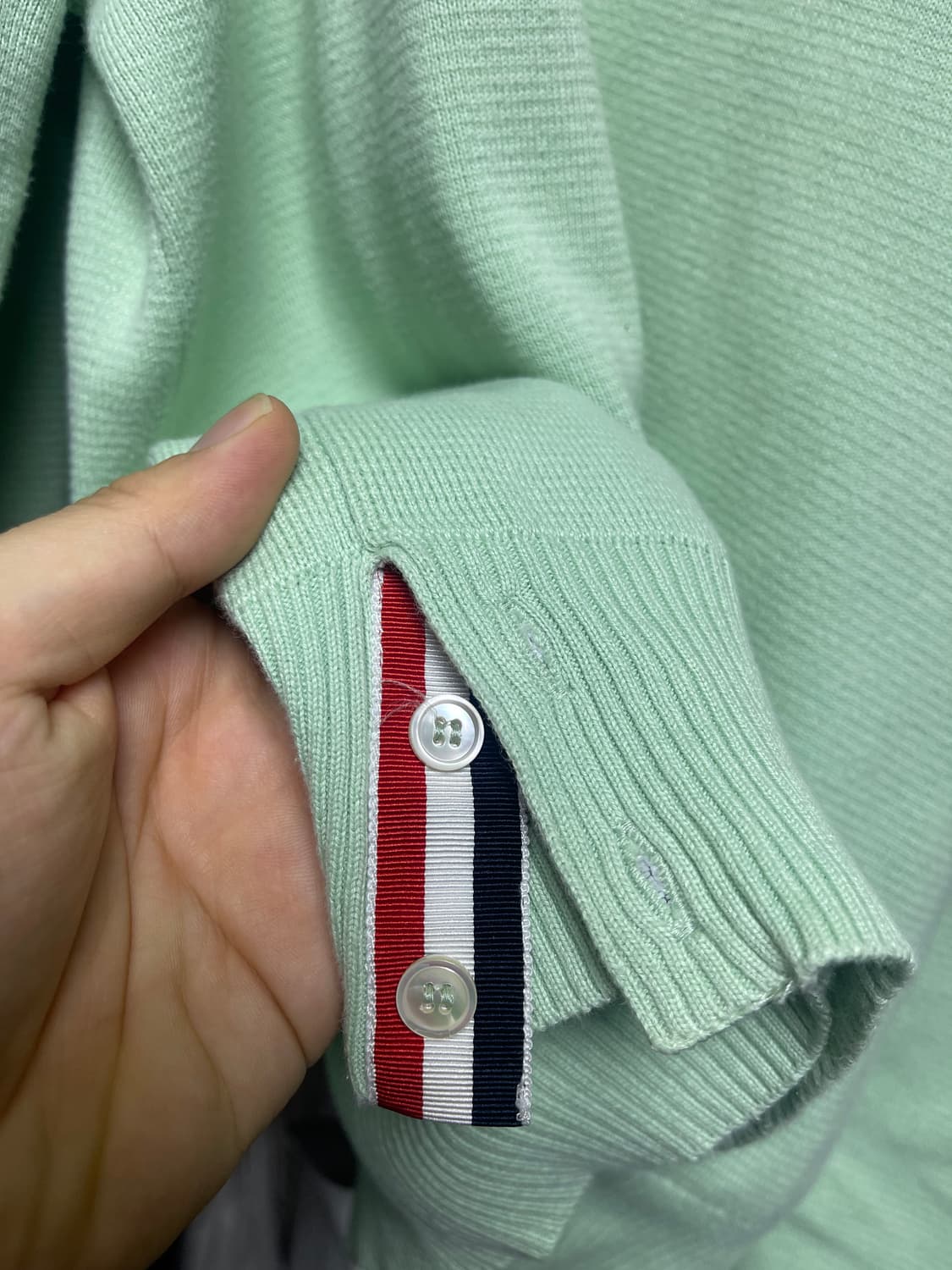 [4] 톰브라운 밀라노스티치 사선완장 민트 그린 니트 상품이미지5
