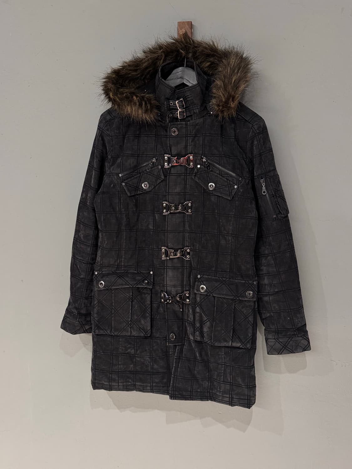 In The Attic 체크 패턴 버클디테일 퍼 후드자켓  상품이미지2