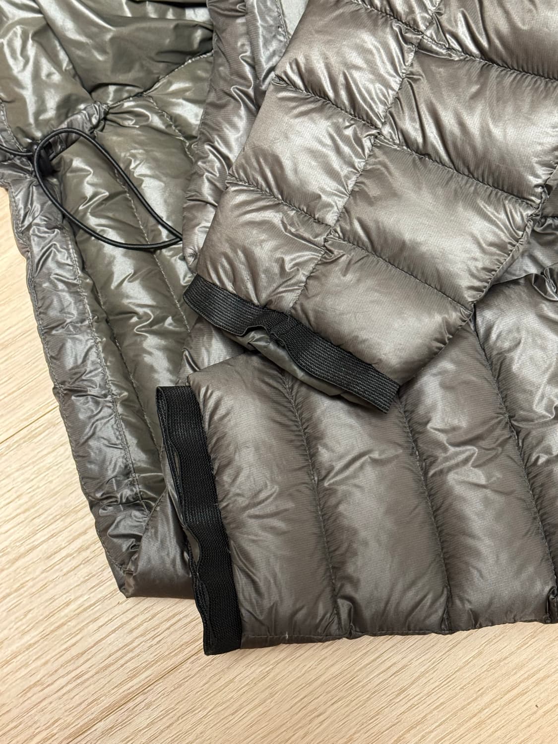 cp컴퍼니 dd쉘 경량패딩 카키 L 상품이미지4