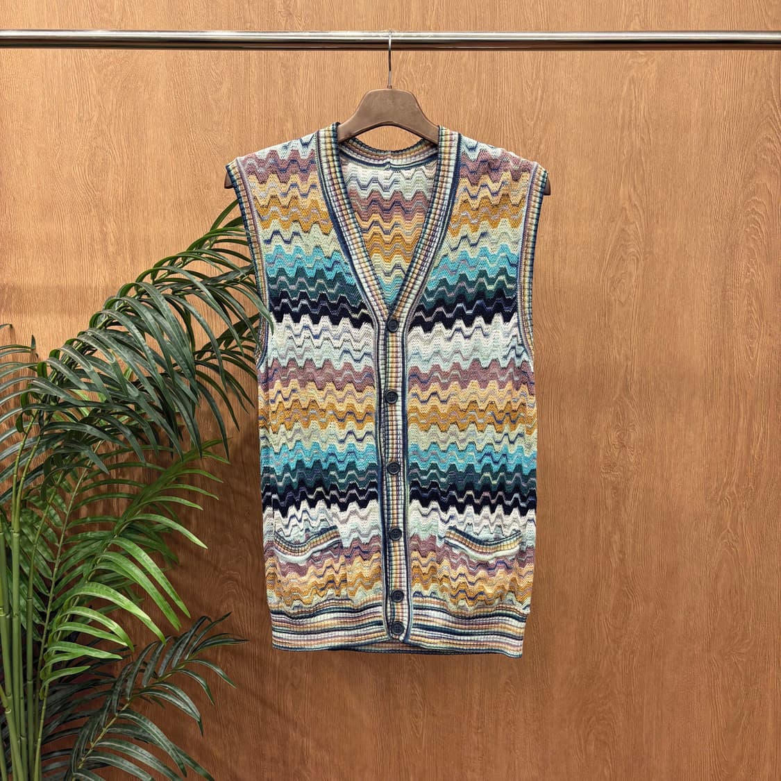 미쏘니 스포츠 민소매 조끼 무지개 물결 무늬 디테일 레귤러핏 레인보우 상품이미지1