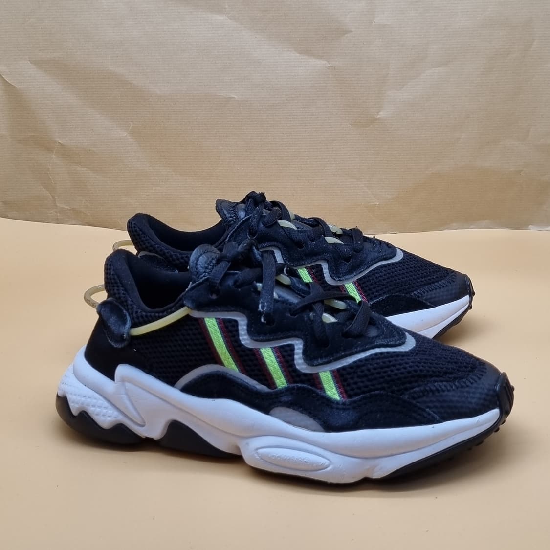 아디다스 오즈위고 블랙형광 운동화225. 상품이미지1