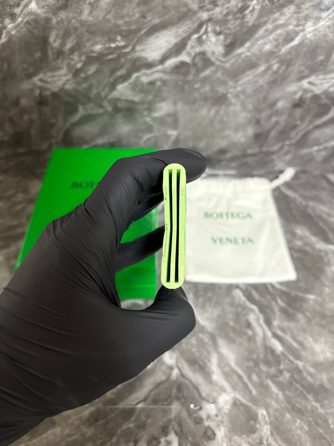 [새상품] 보테가베네타 실리콘 카드 케이스 카드지갑 상품이미지2