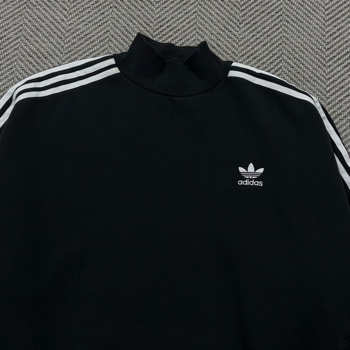 아디다스 터틀넥 로고 맨투맨 v2784 상품이미지3