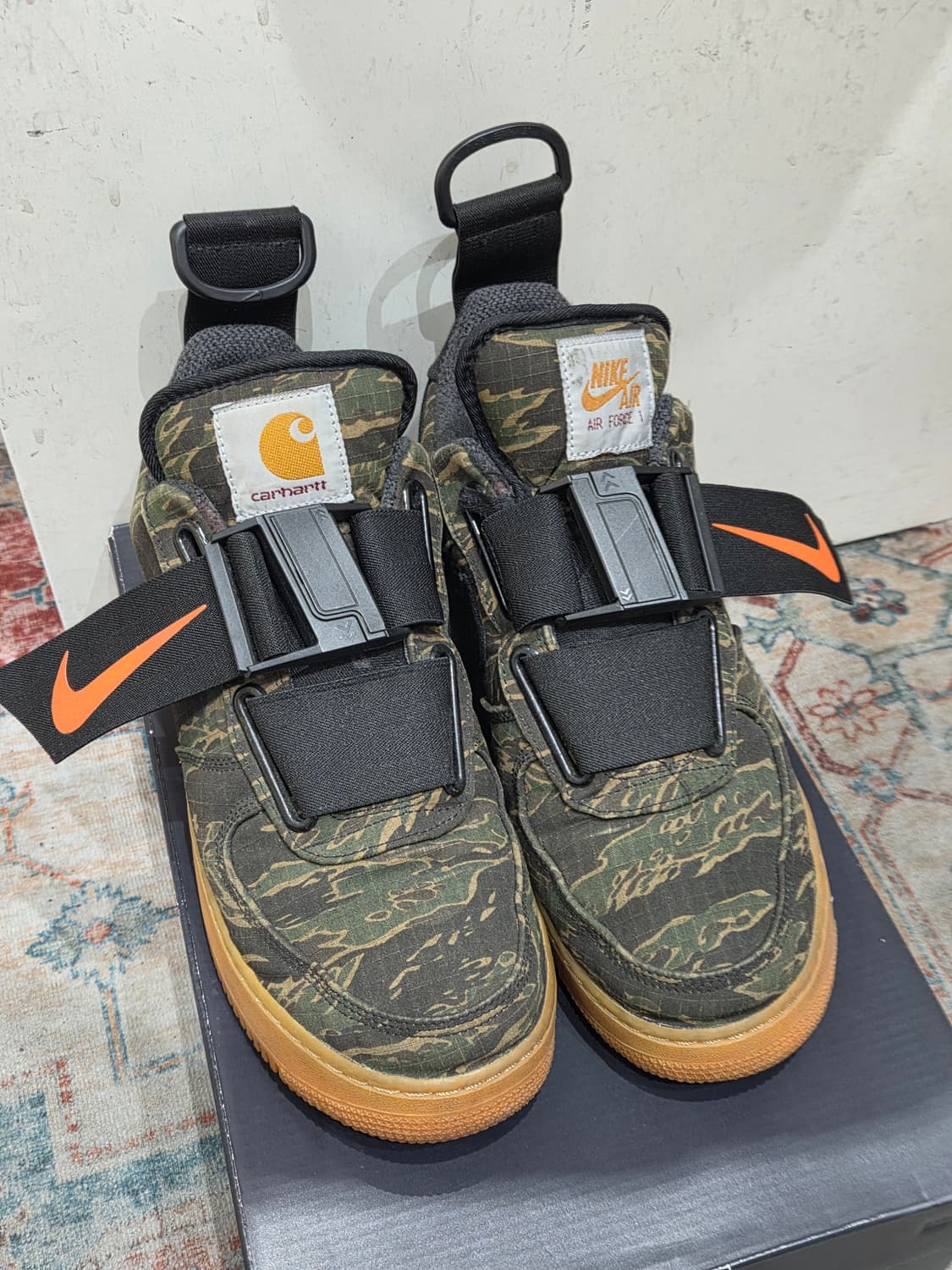 나이키 x 칼하트 에어포스1 상품이미지1