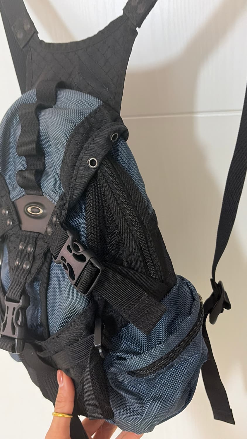 오클리 아이콘 미니백팩 상품이미지7