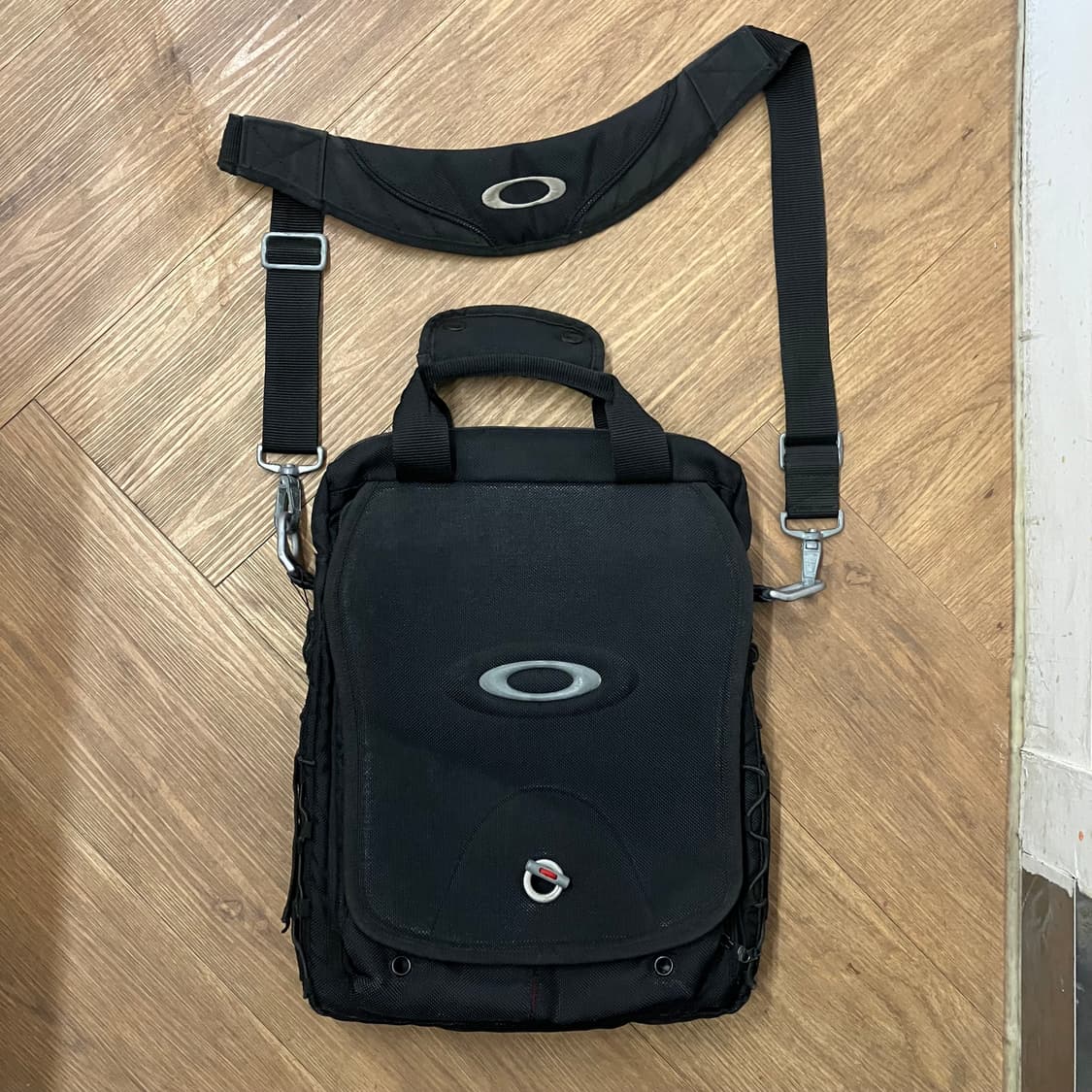 N99 오클리 크로스백 상품이미지1