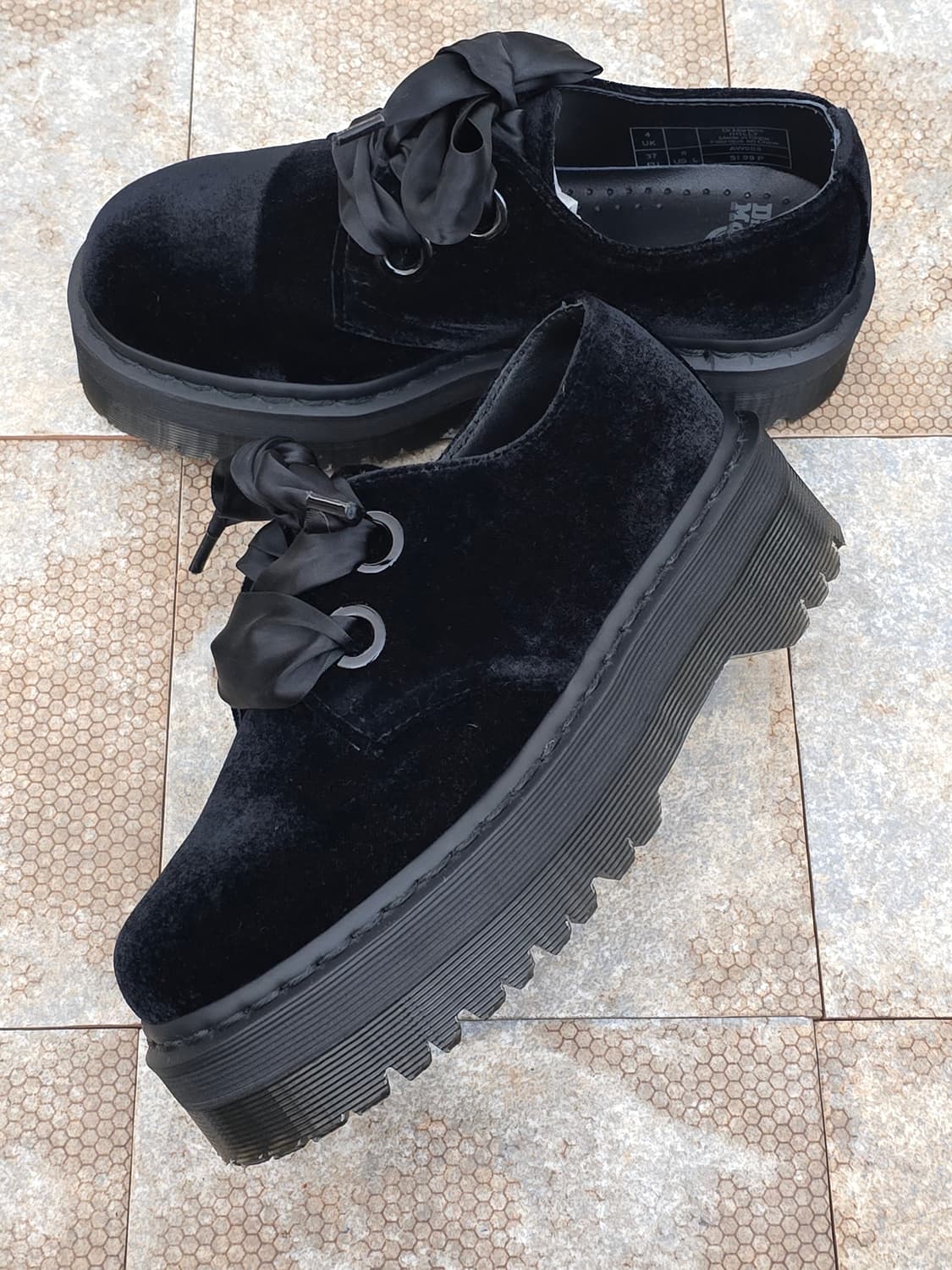 (230)닥터마틴 홀리 블랙 벨벳 플랫폼 구두 상품이미지3