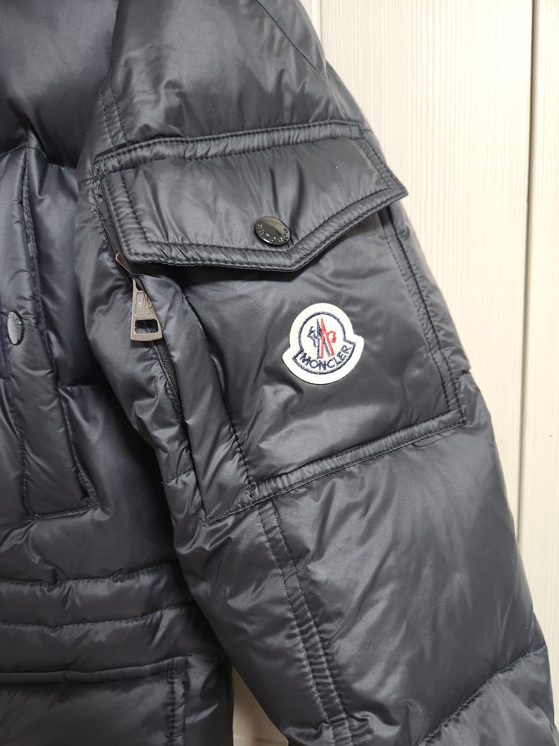 몽클레어 아프톤 블랙 패딩 상품이미지4