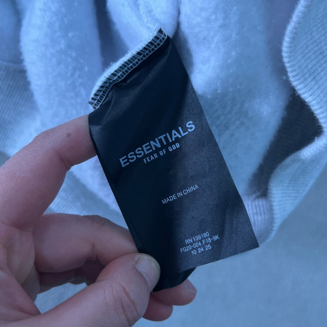 105 피오갓 에센셜 빅로고 후드티 상품이미지6