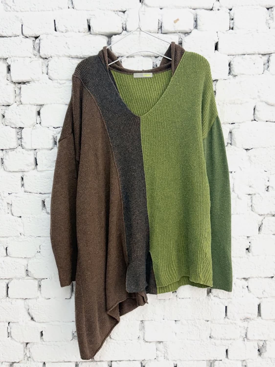Color Block Asymmetric Knit Top 상품이미지3