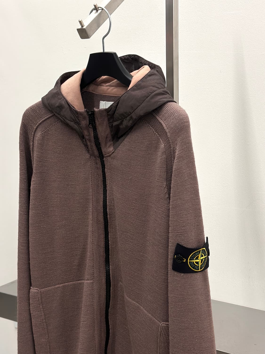 스톤아일랜드 와펜 나일론 배색 니트 후드집업  상품이미지1