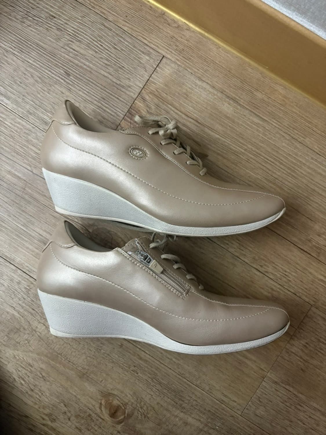 Dusty Pink Beige Wedge Sneakers 상품이미지1