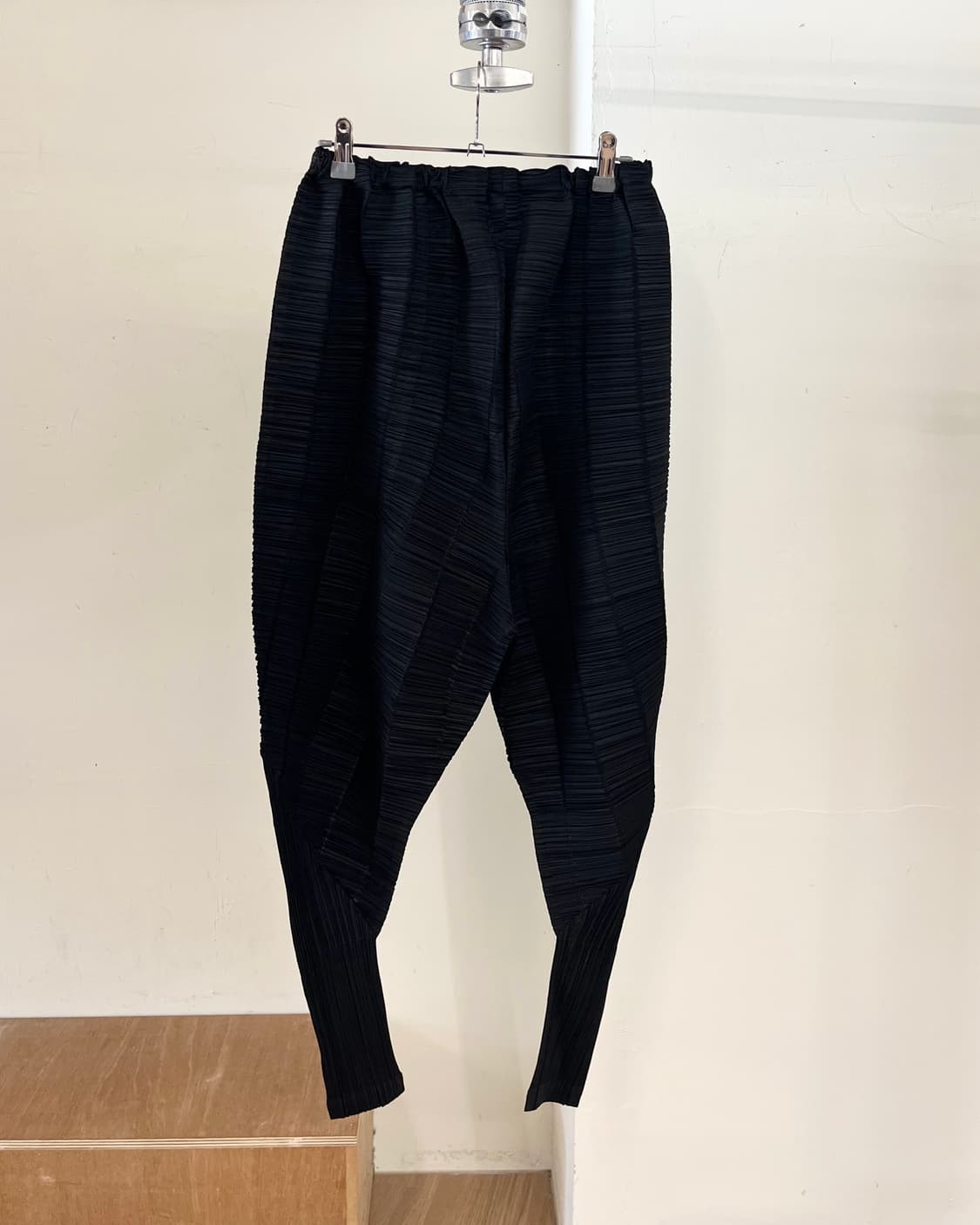 플리츠 플리즈 블랙 틱커 바운스 팬츠 상품이미지1