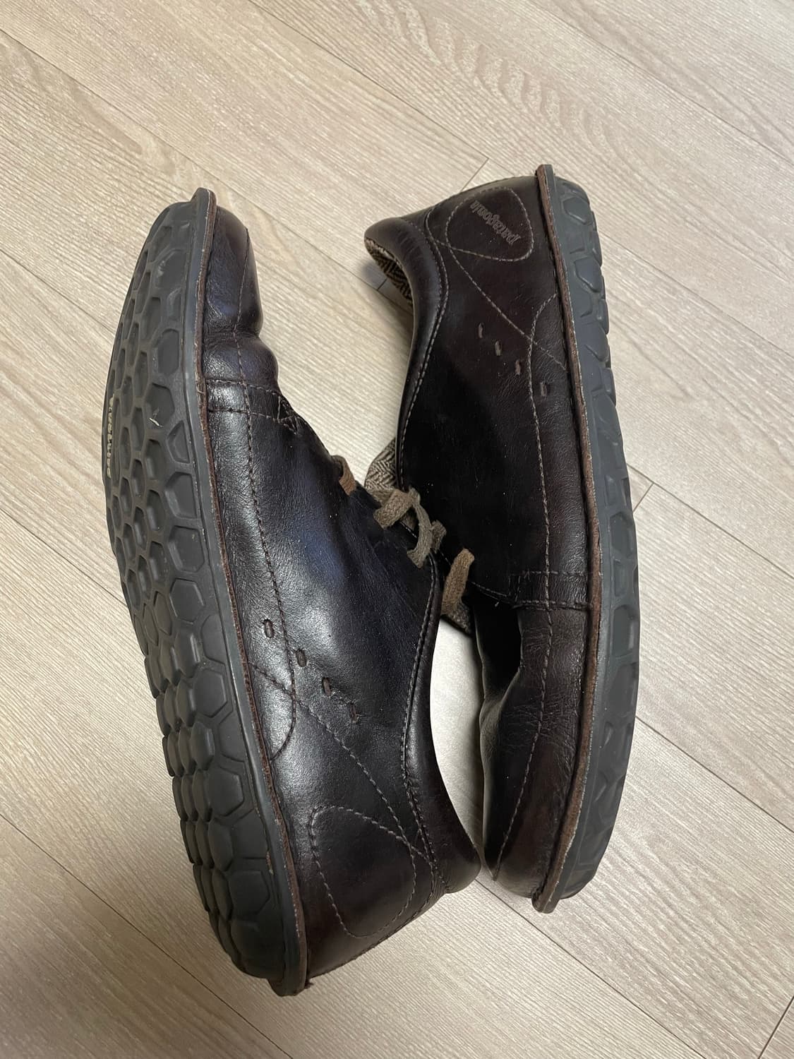 파타고니아 loulu 룰루 레더 슈즈 벨벳 브라운 상품이미지3