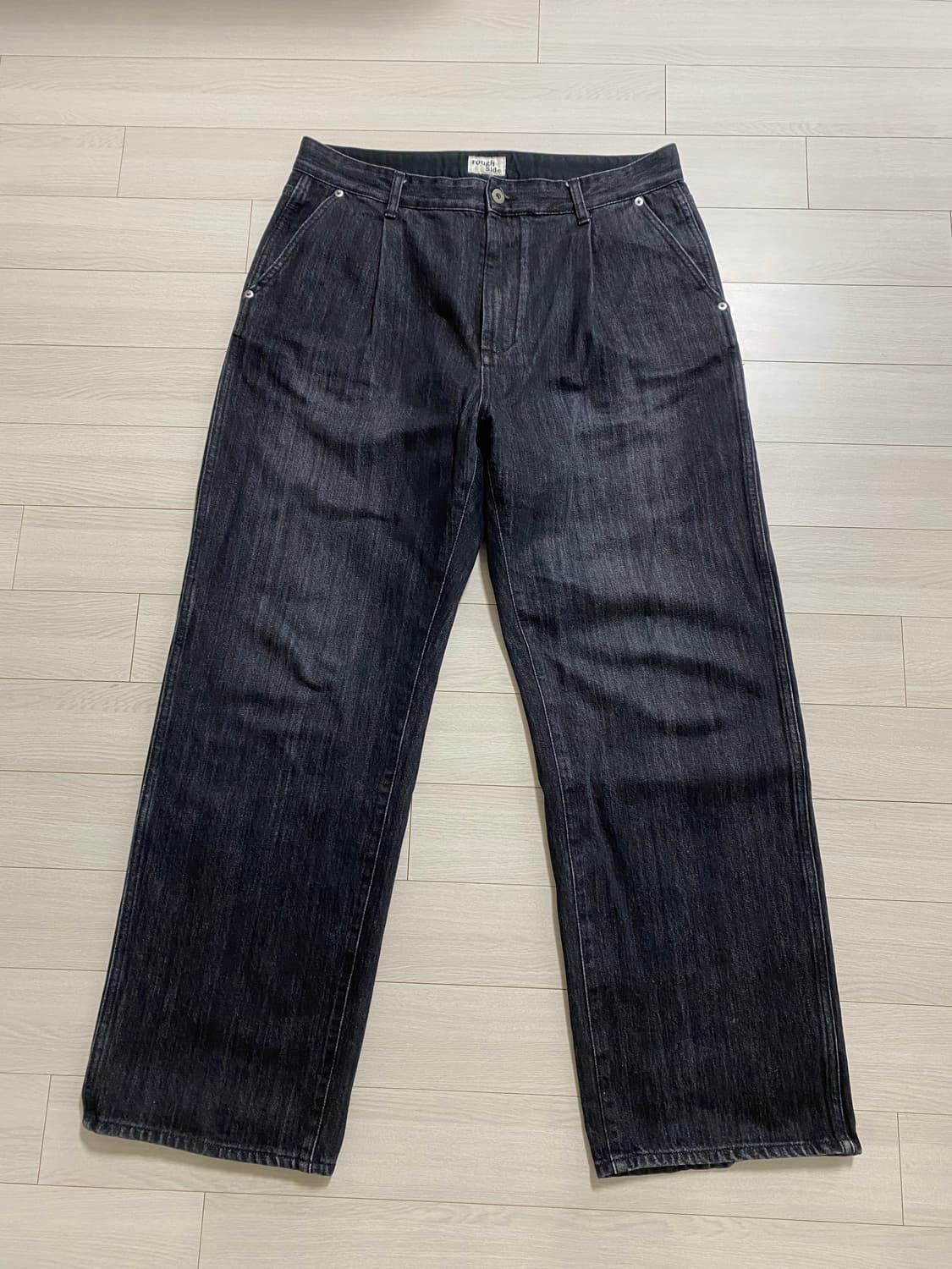 러프사이드 드레이프 데님 워시드 블랙 3 상품이미지1