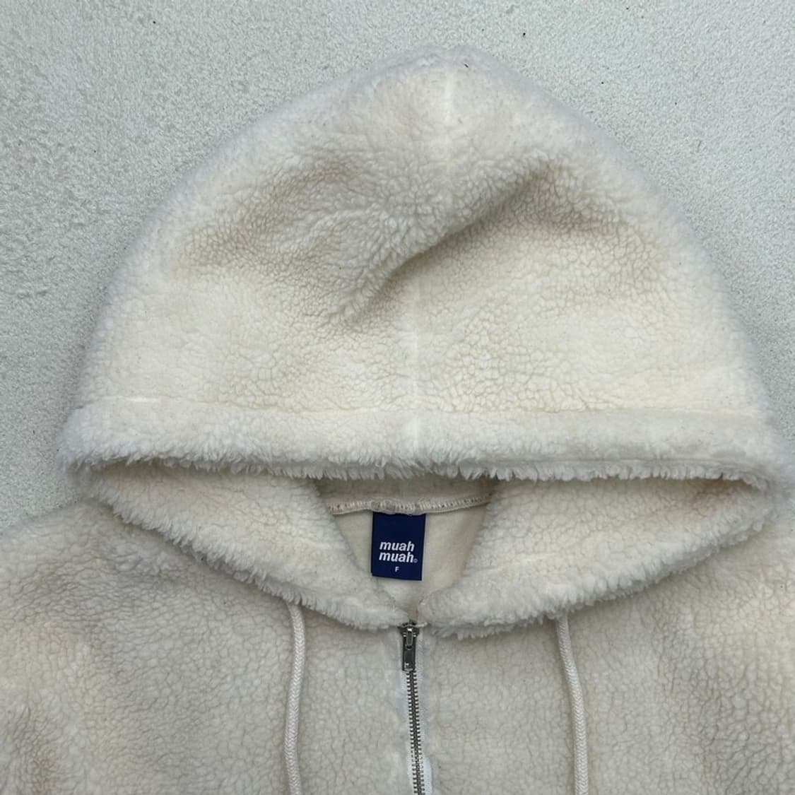 무아무아 컬렉션 아이보리 뽀글이 플리스 하프 집업 후드티 F 상품이미지4