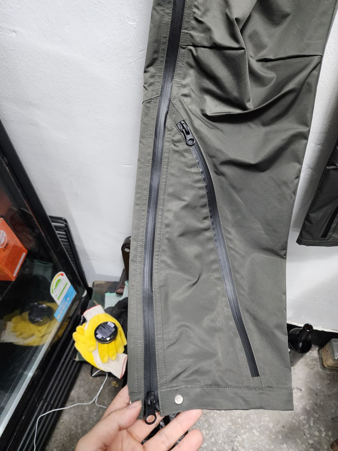 파프롬왓 파아카이브 커브 절개 지퍼 스판 팬츠 상품이미지6