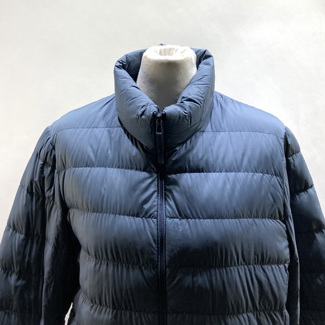 유니클로 여성다운경량패딩자켓 105 상품이미지2