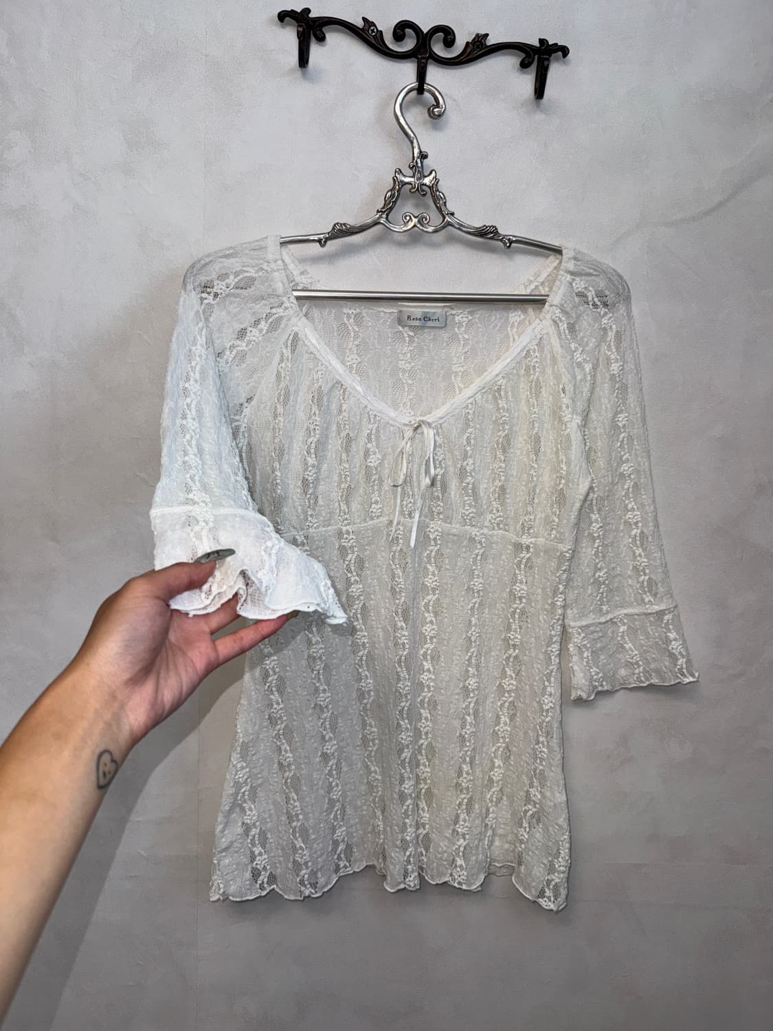 Rosa Cheri white floral lace 오프숄더 블라우스 상품이미지2