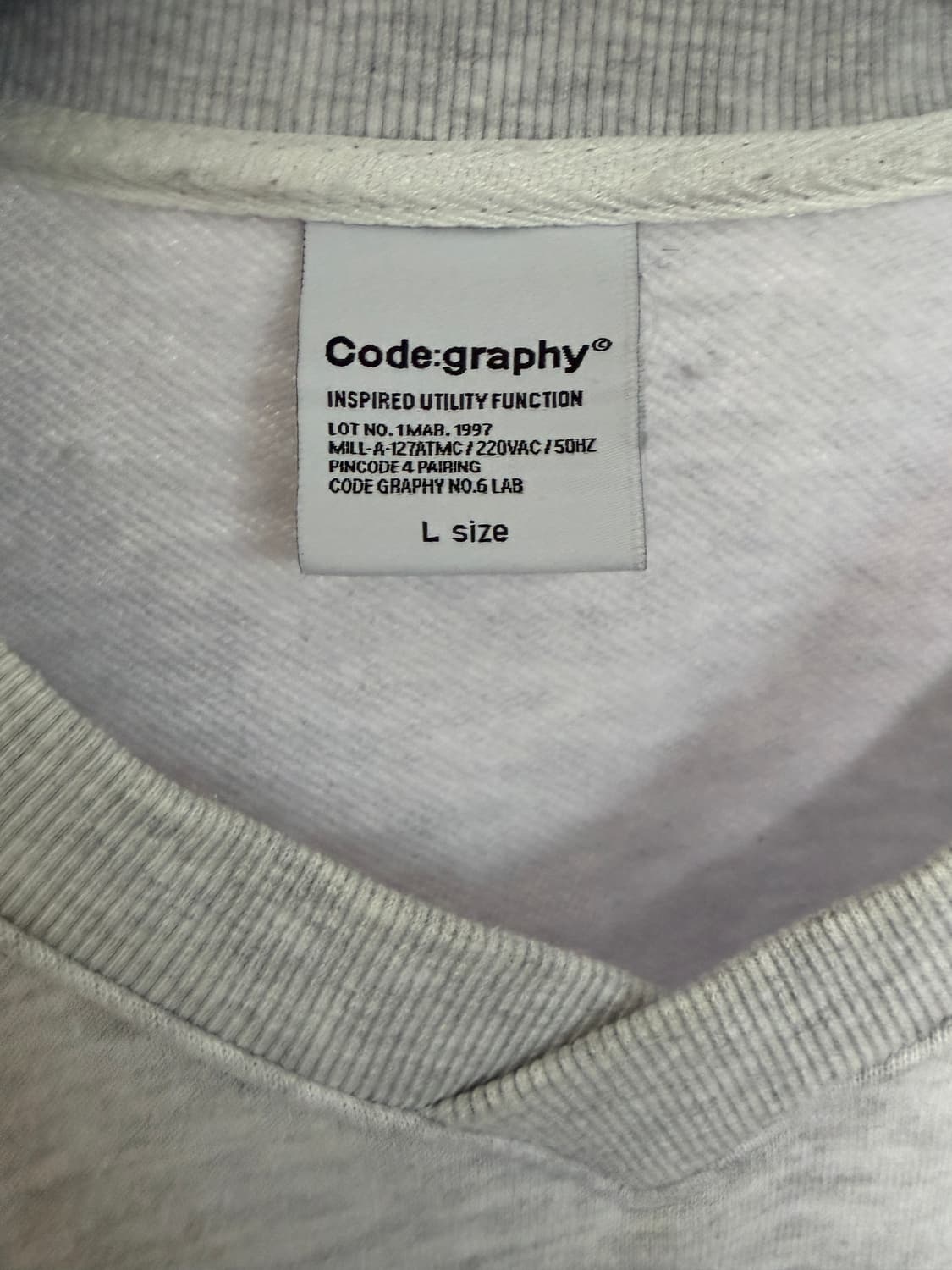 코드그라피 24H 트랙 브이넥 맨투맨_라이트그레이 상품이미지4