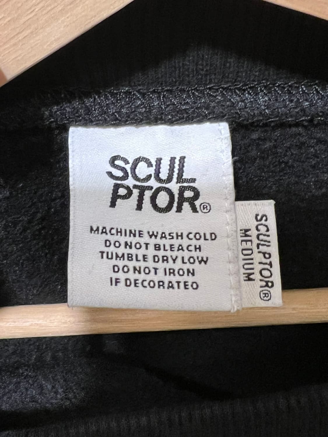 [M] 스컬프터 고양이 그래픽 스웻셔츠 블랙 프린트 맨투맨 블랙 상품이미지8