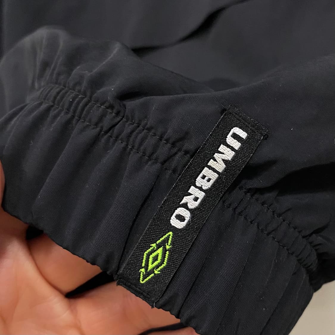 엄브로 스텐넥 투웨이 웜업 바람막이 상품이미지7