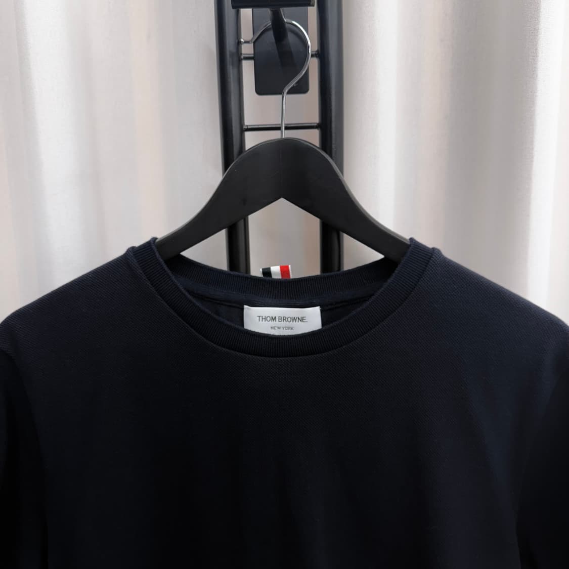 [3] 톰브라운 백삼선 반팔 티셔츠 상품이미지3
