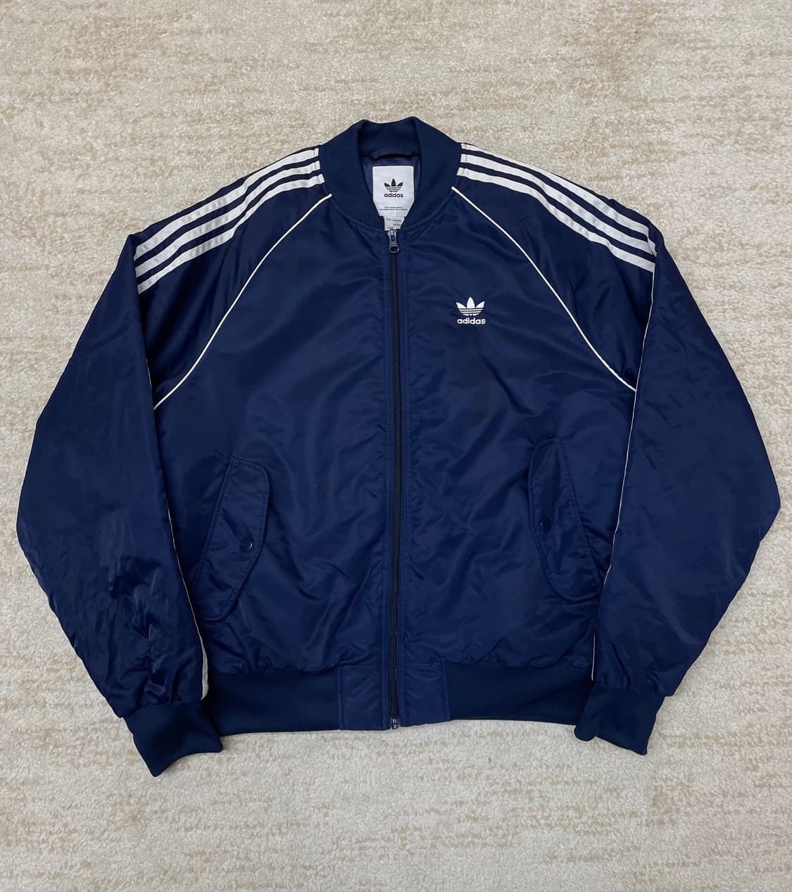[L] 아디다스 오리지날 트레포일 (불꽃) 로고 SST 퀼티드 봄버 자켓 상품이미지1