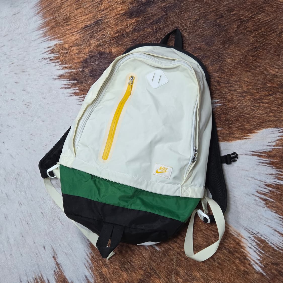나이키 아이보리 그린 배색 백팩 상품이미지1